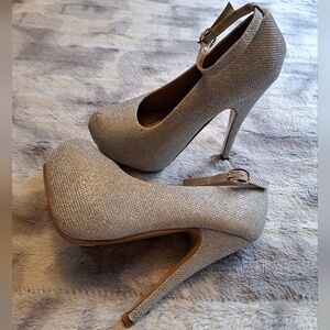 Delicacy Sunset Irredescent Platform Shoes  Size 5 1/2
